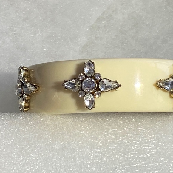 NWT - Banana Republic Acrylic Bangle with Multiple Stone Detail - Picture 5 of 6